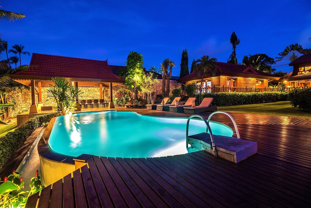 Erawan Villa Hotel 48/50