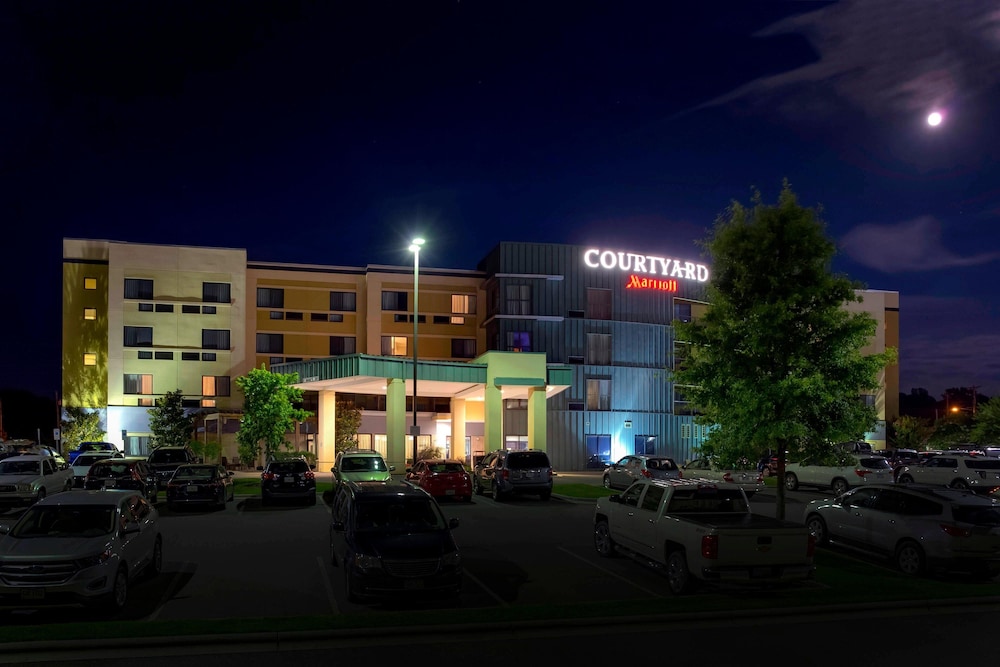 Courtyard Statesville Mooresville/Lake Norman 1/46