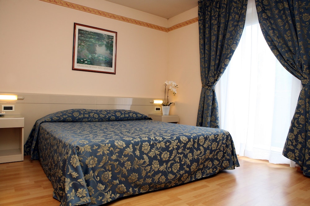 Hotel Excelsior 7/38