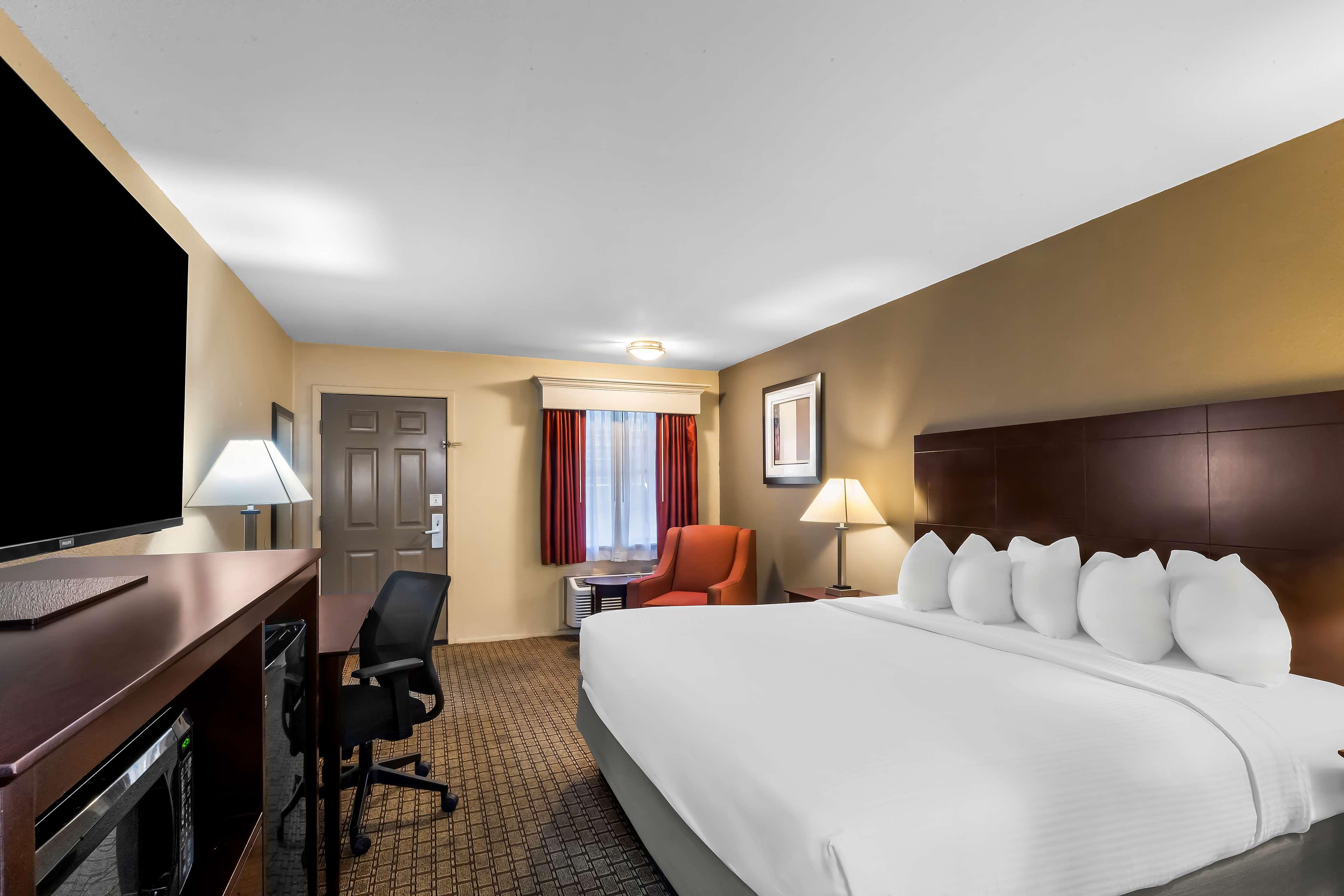غرفة بسرير كينج لذوي الإعاقة، Best Western Markita Inn 2/5