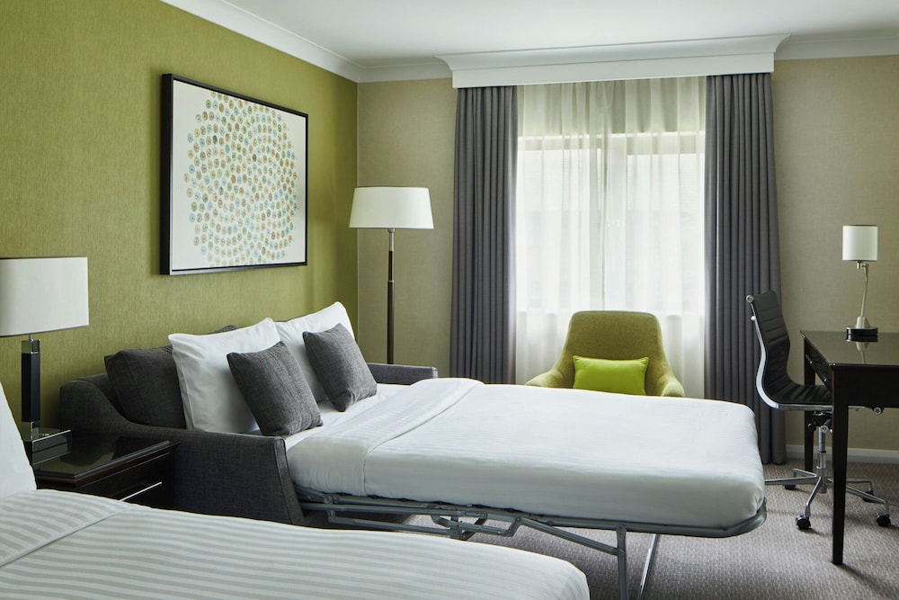 غرفة ديلوكس بسرير كينج مع أريكة، Delta Hotels by Marriott Manchester Airport 3/8