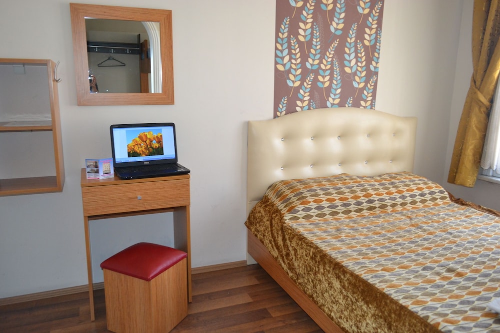 Second Home Hostel 30/50