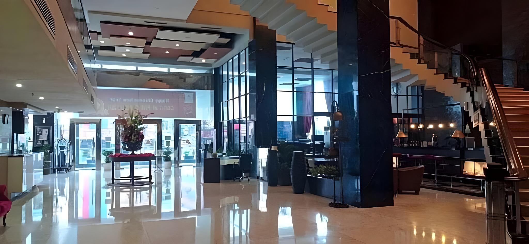 Hotel Grand Antares 32/50