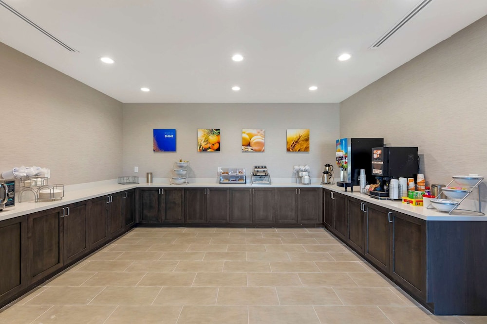 Comfort Inn & Suites Balch Springs - SE Dallas 5/30