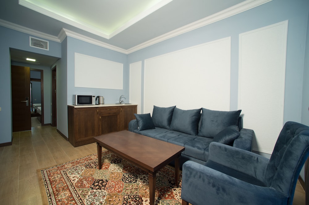 Boulevard Hotel 25/41