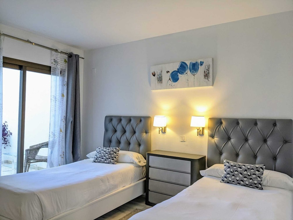 4 BEDROOMS, SUPERIOR, APARTMENT
