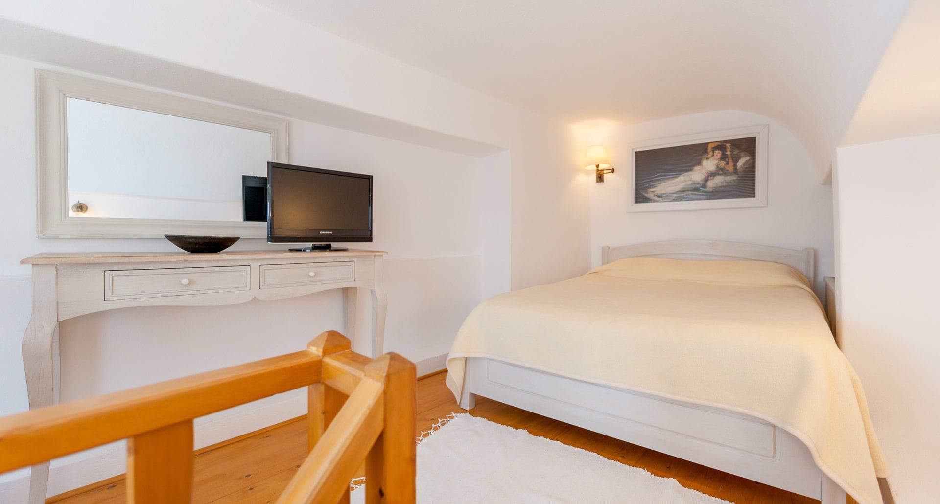 STUDIO, DOUBLE BED