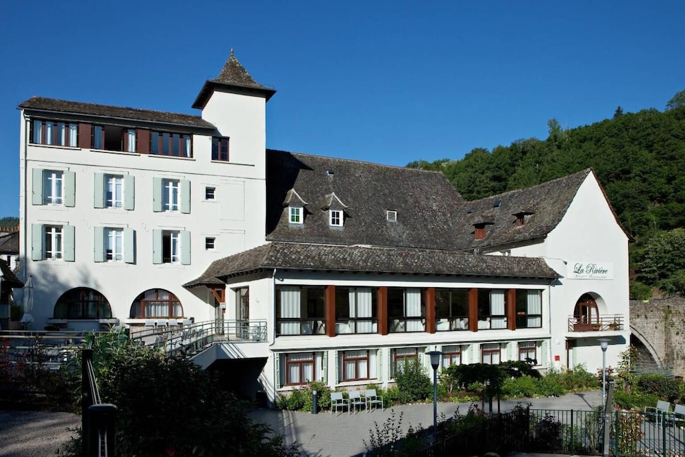 HOTEL LA RIVIERE 3/67