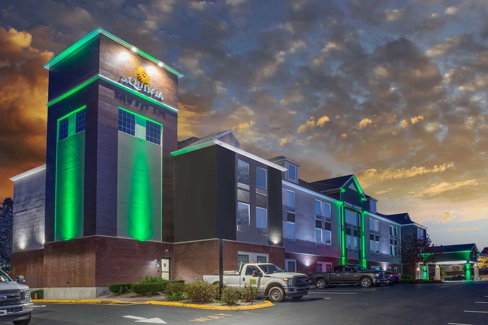 La Quinta Inn Suites By Wyndham Stonington Mystic Area 3/59