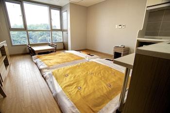 Ondol, Condo, Superior, 4 Futon Beds, Partial Sea View