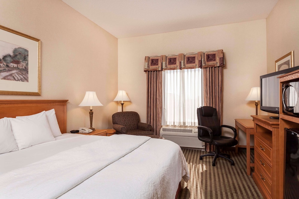 Hampton Inn Suites Addison 21/58