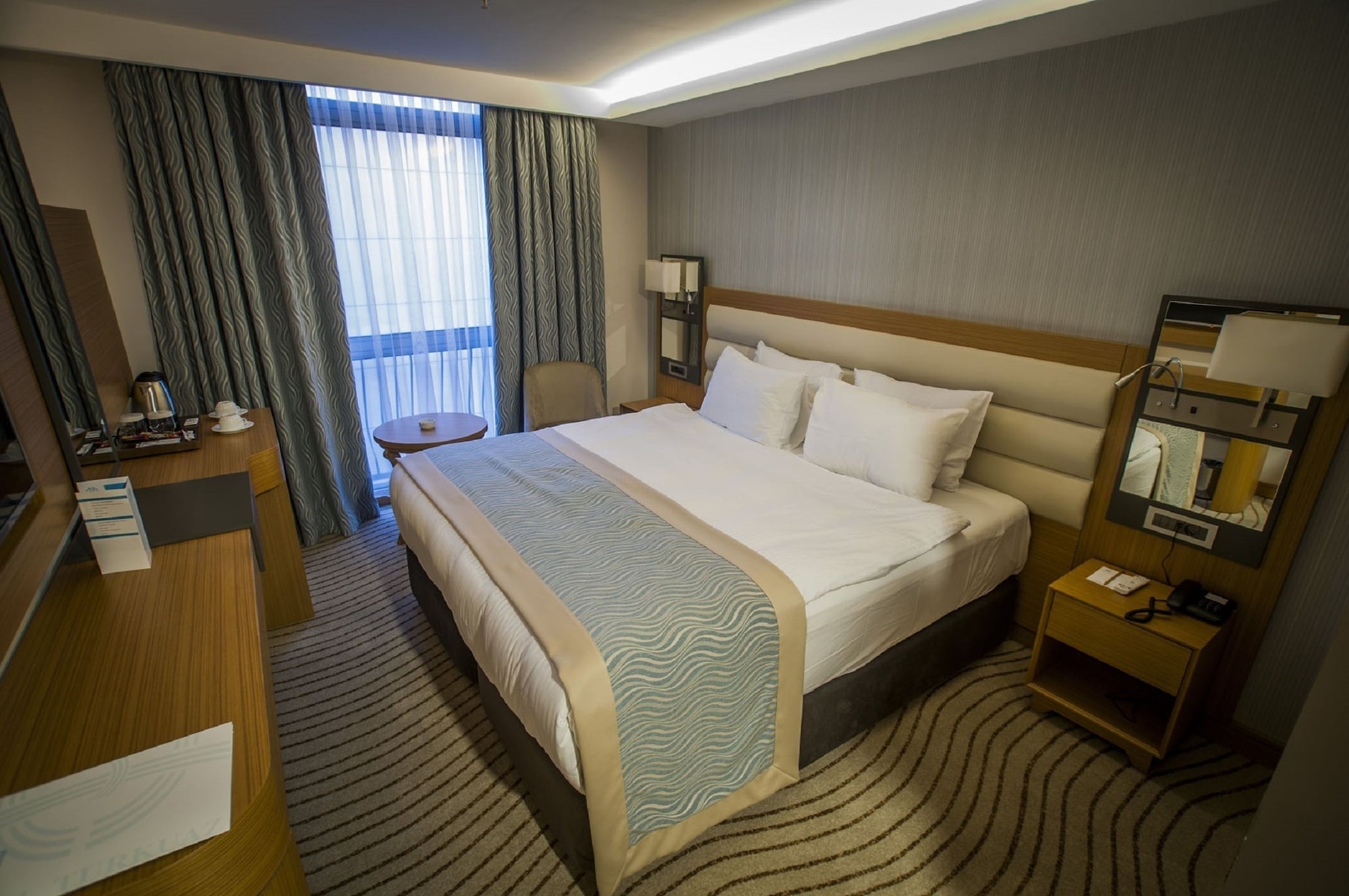 SUPERIOR, DOUBLE OR TWIN BED