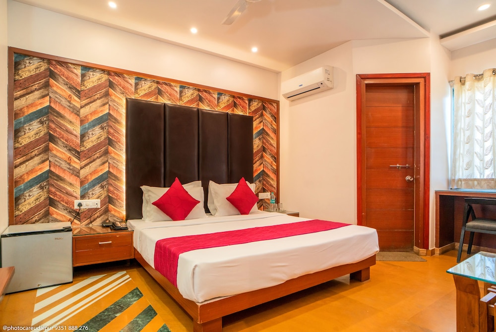 Uddhav Vilas Hotel 15/46