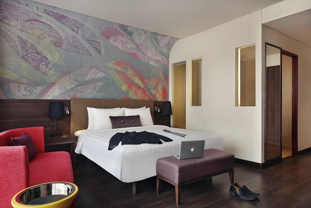 Mercure Karawang 30/66