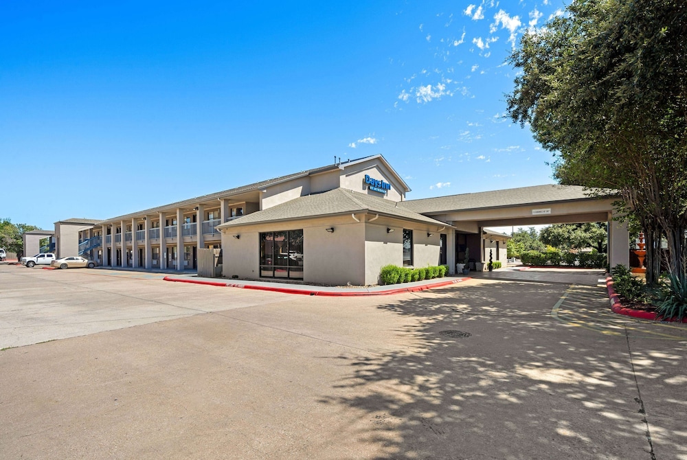 Days Inn by Wyndham Round Rock 34/43