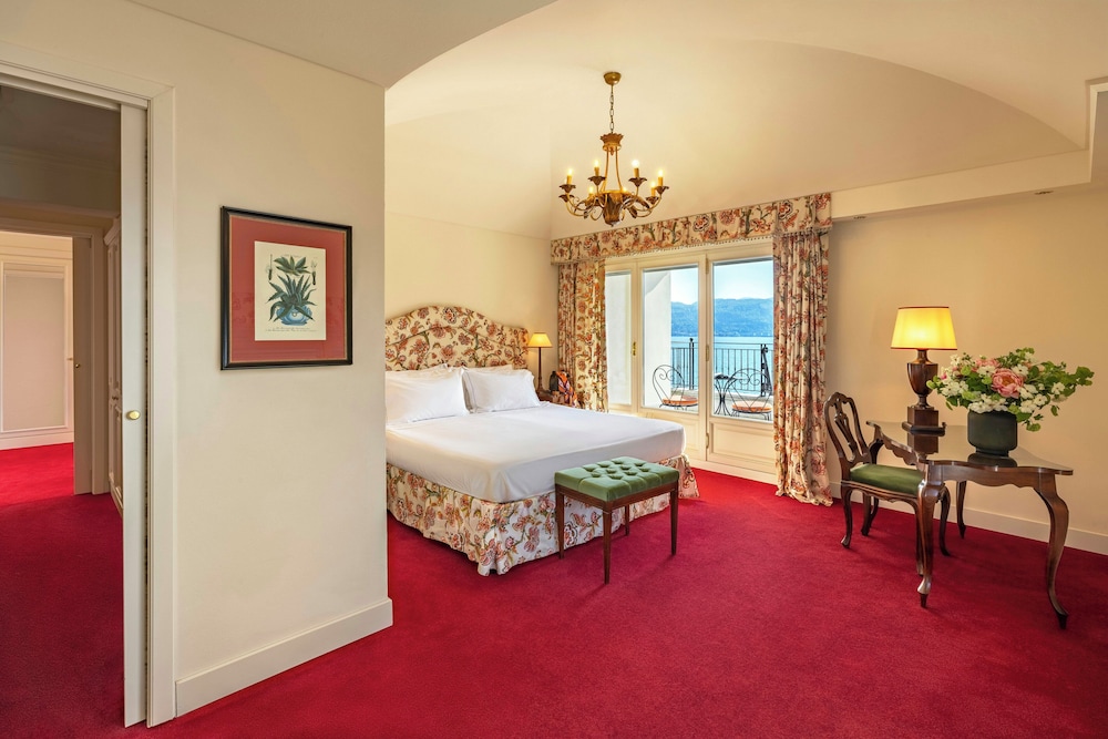 Executive, Suite, King Bed, Partial View, Terrace