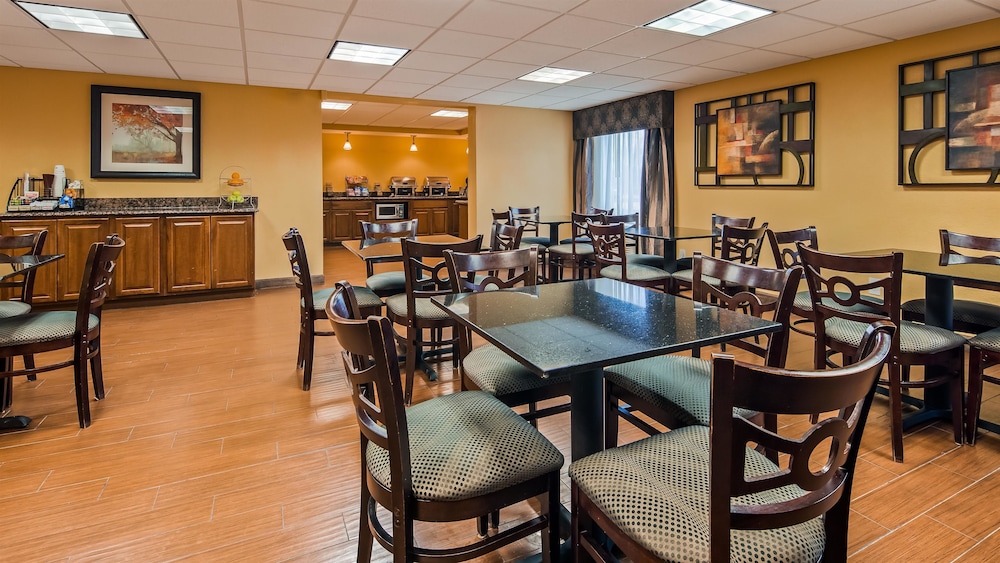 Best Western Plus Parkway Hotel 22/26