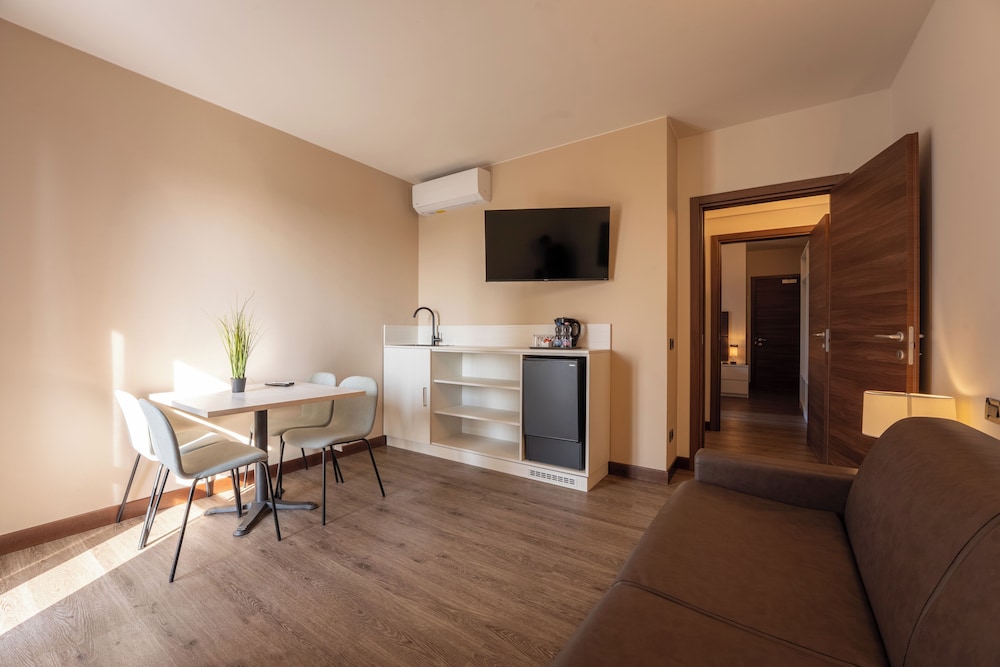 Hotel Gardenia 72/94