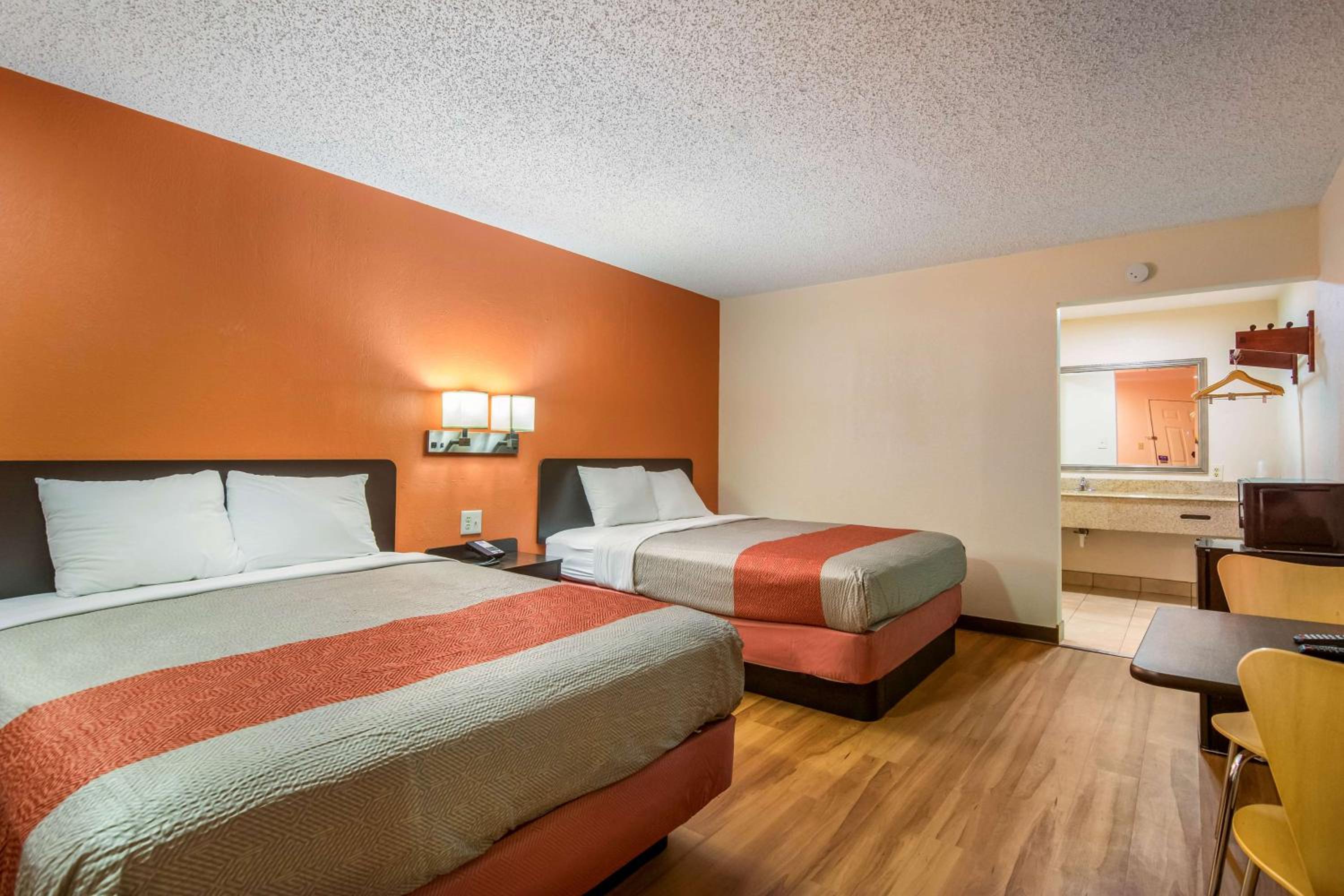 غرفة بسريرين كوين لذوي الإعاقة، Motel6 Winnie Tx 2/6