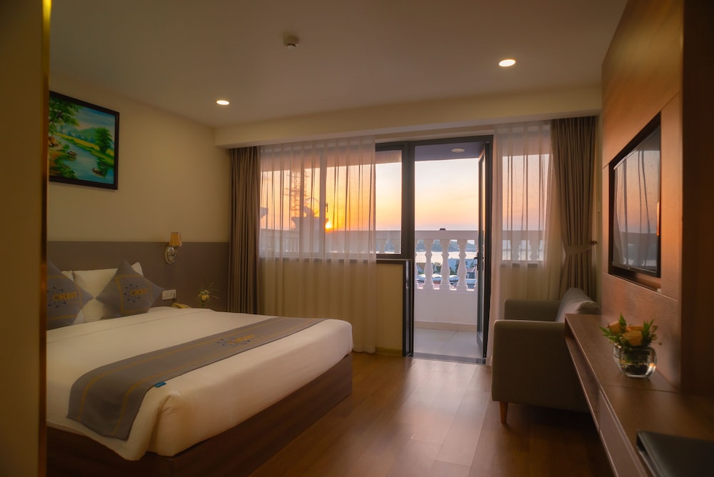 غرفة بريميير بسرير كينج بإطلالة على البحر، Orbit Hotel 4/7