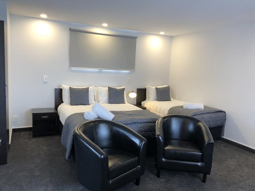 DURHAM MOTOR INN 24/29