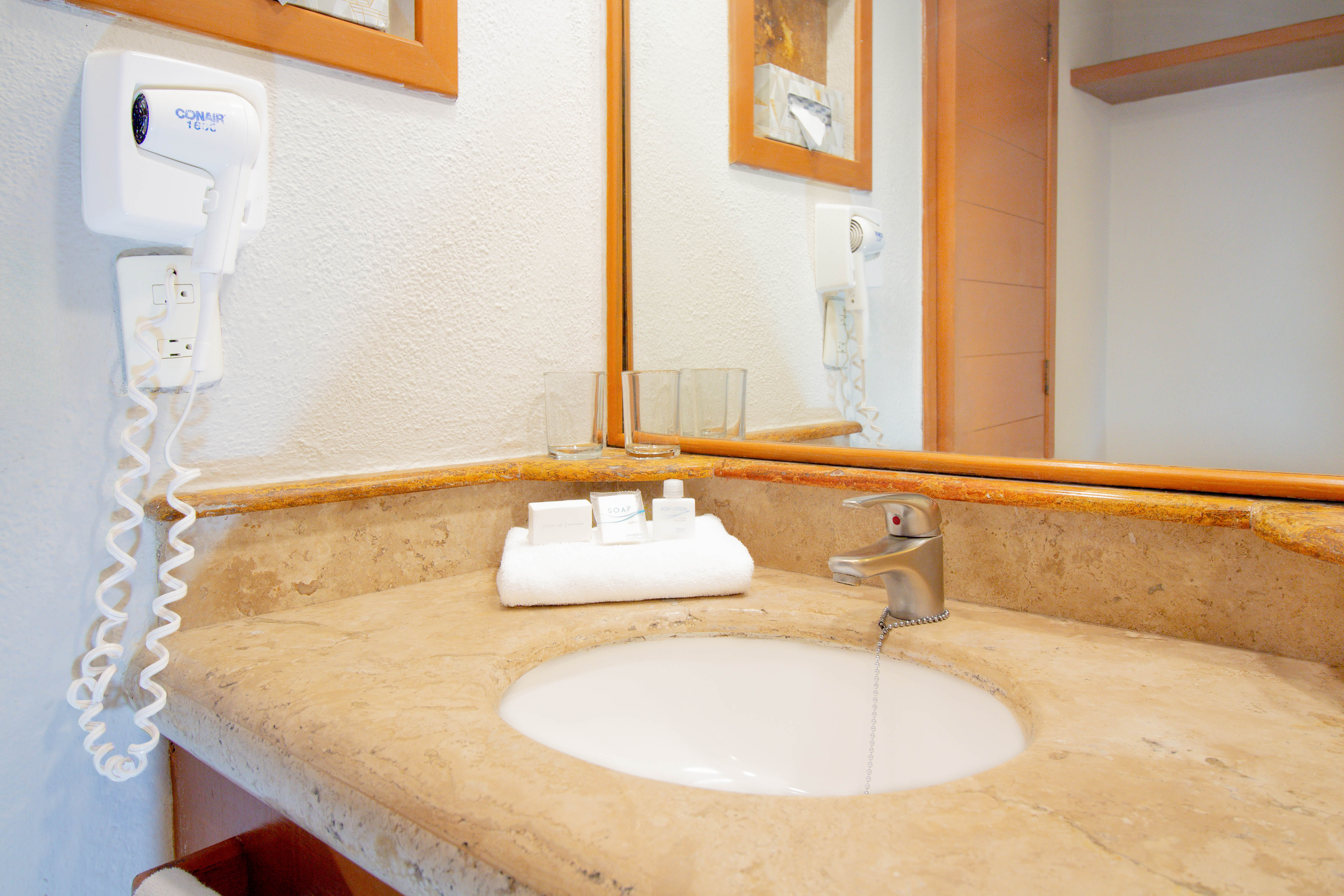 غرفة ثلاثية بسريرين مزدوجين، Plaza Pelicanos Club Beach Resort 9/9