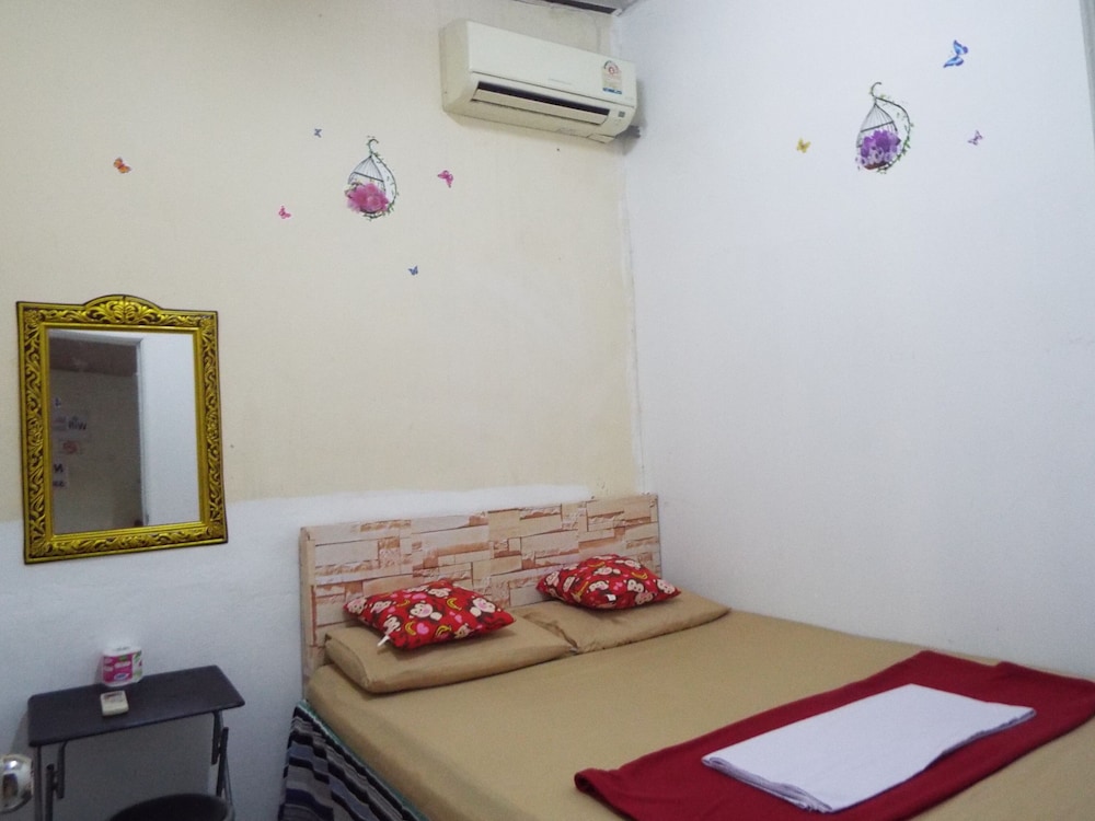 Hostel 24 18/50