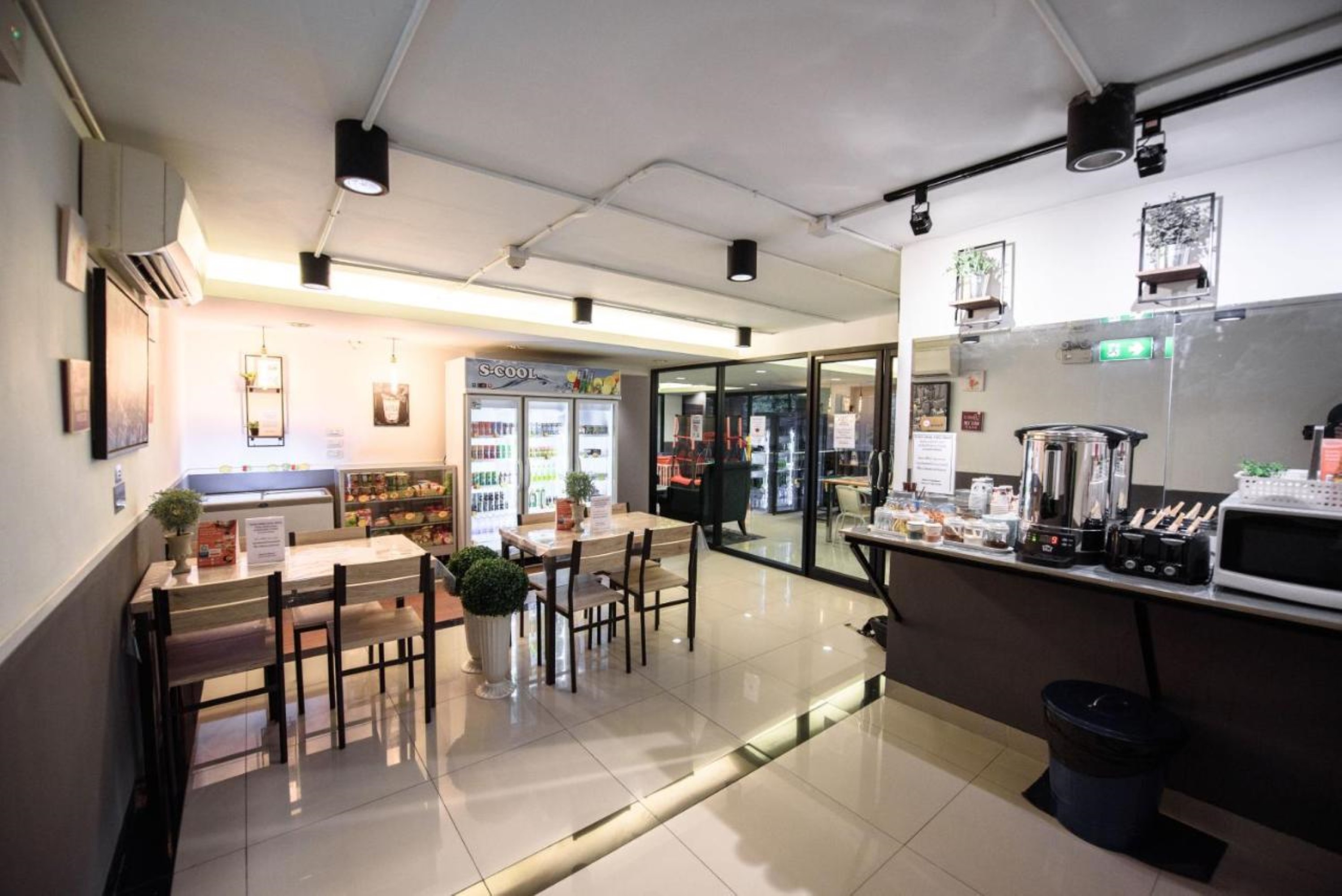 48 Metro Hotel Bangkok by ZUZU 83/101