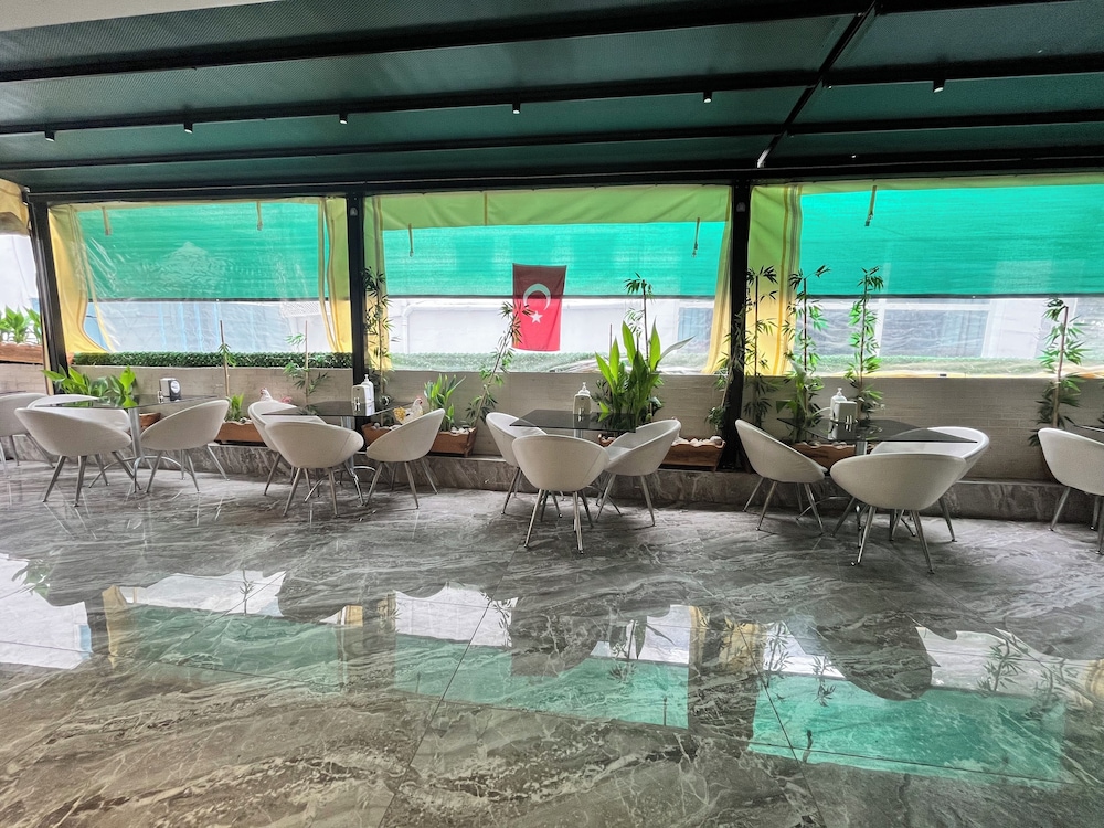 Romeo Beach Hotel 26/46