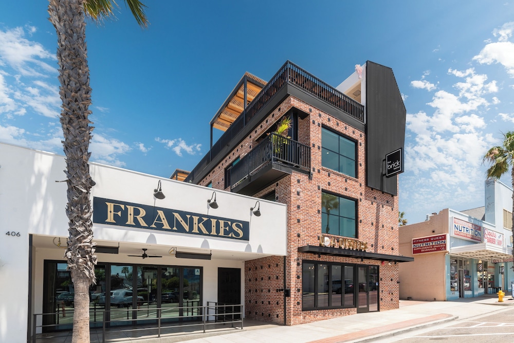 The Brick Hotel 4/50