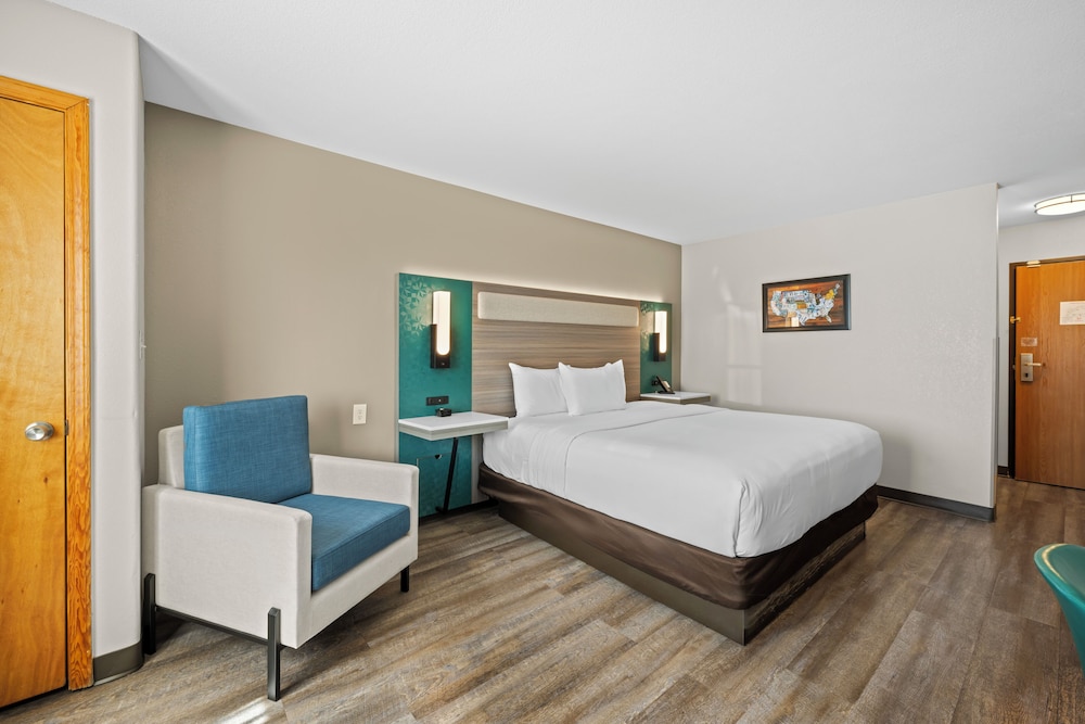غرفة قياسية بسرير كينج، Econo Lodge Inn & Suites Santa Fe, NM 3/10