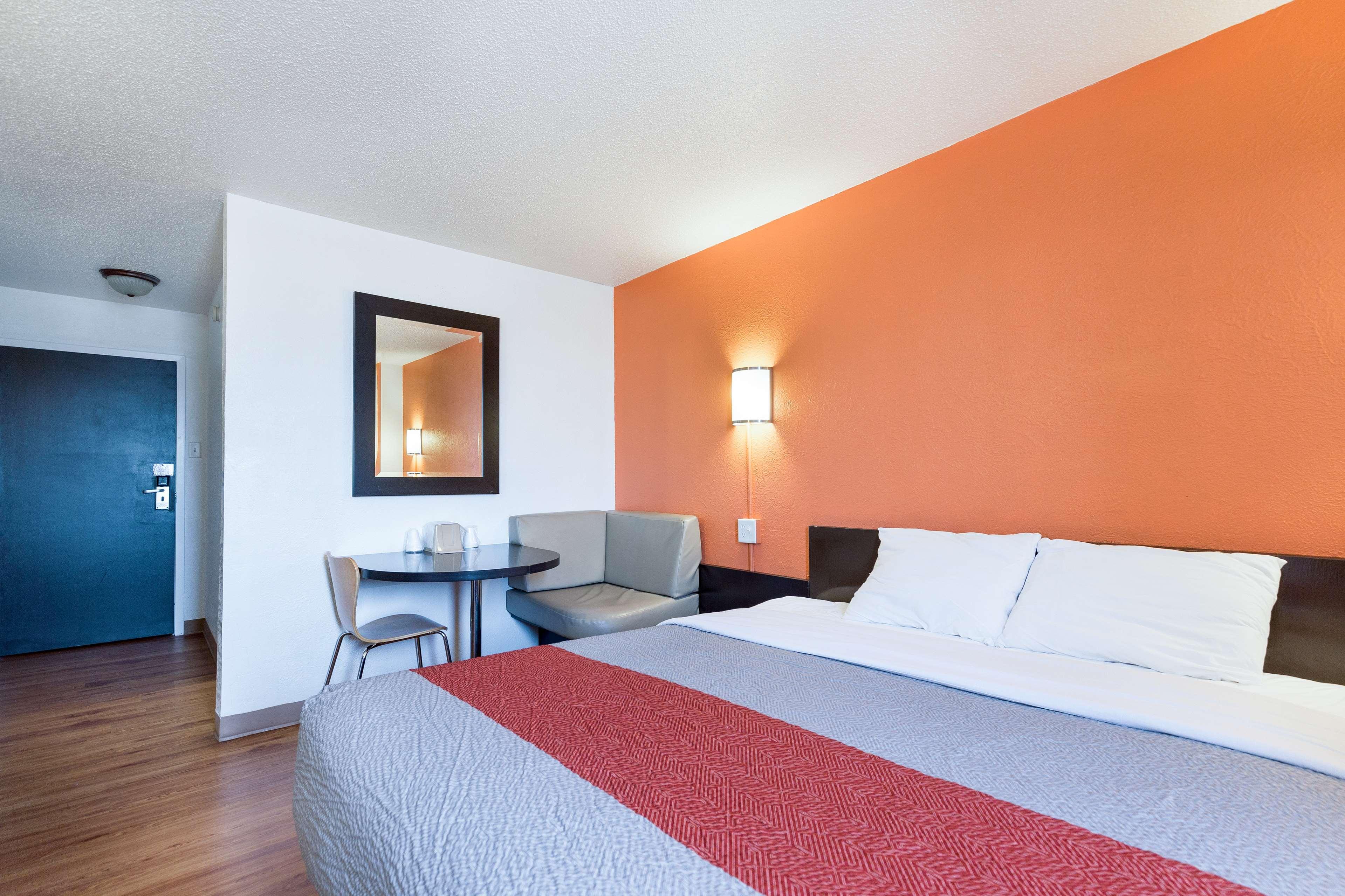 Americas Best Value Inn Lincoln, IL 5/28