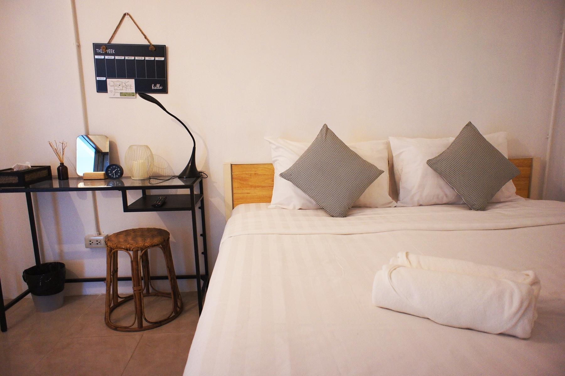 Standard, King Bed, No Window