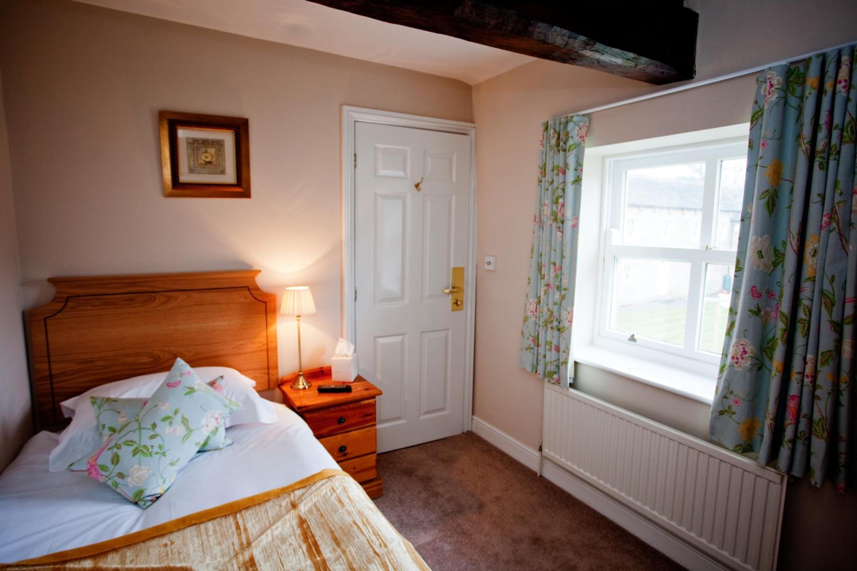 3 Bedrooms, House