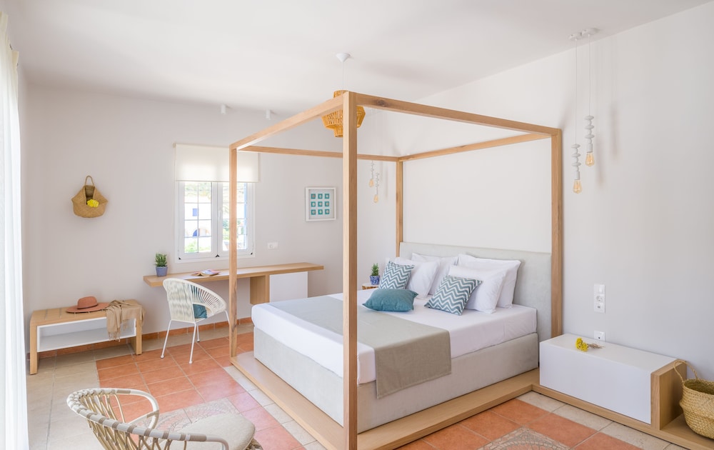 ROMANTICA HOTEL 26/65