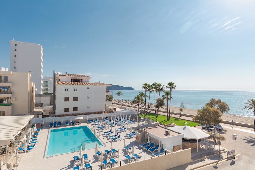R2 Veronica Beach Hotel 43/48