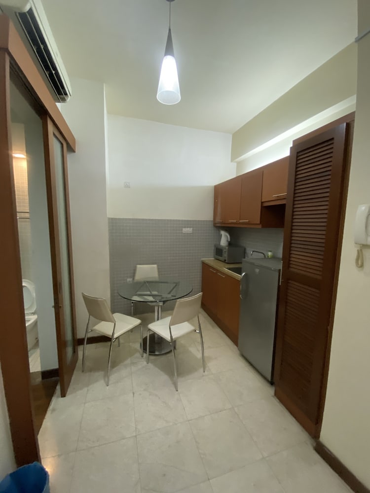 Peninsula Residence All Suite Hotel. 9/36