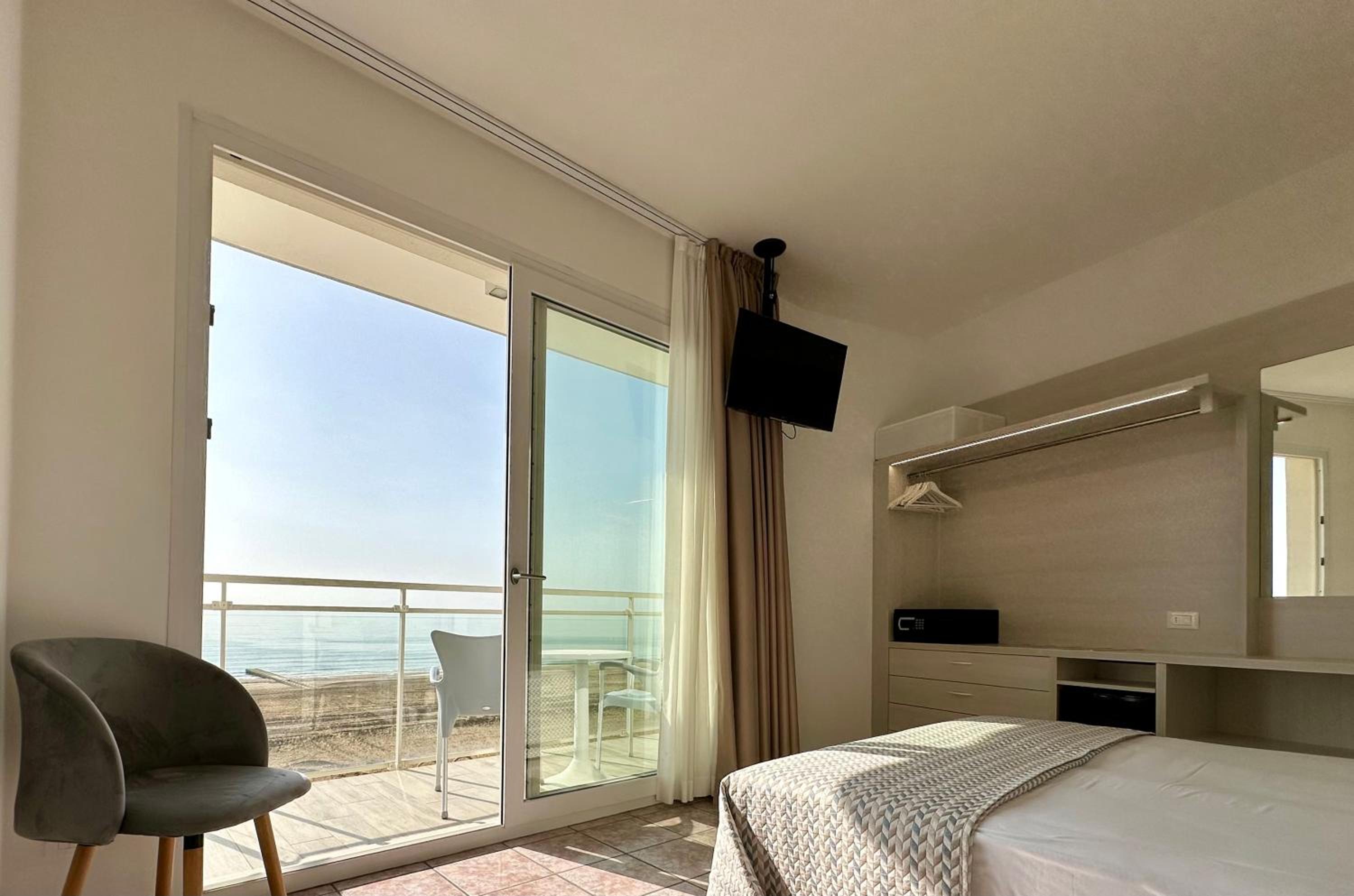 Classic, Double or Twin Bed, Sea Front, Terrace