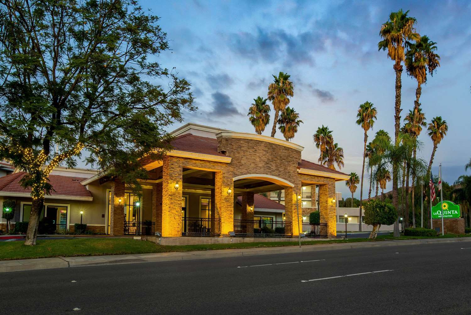 La Quinta Inn & Suites By Wyndham Pomona 2/52