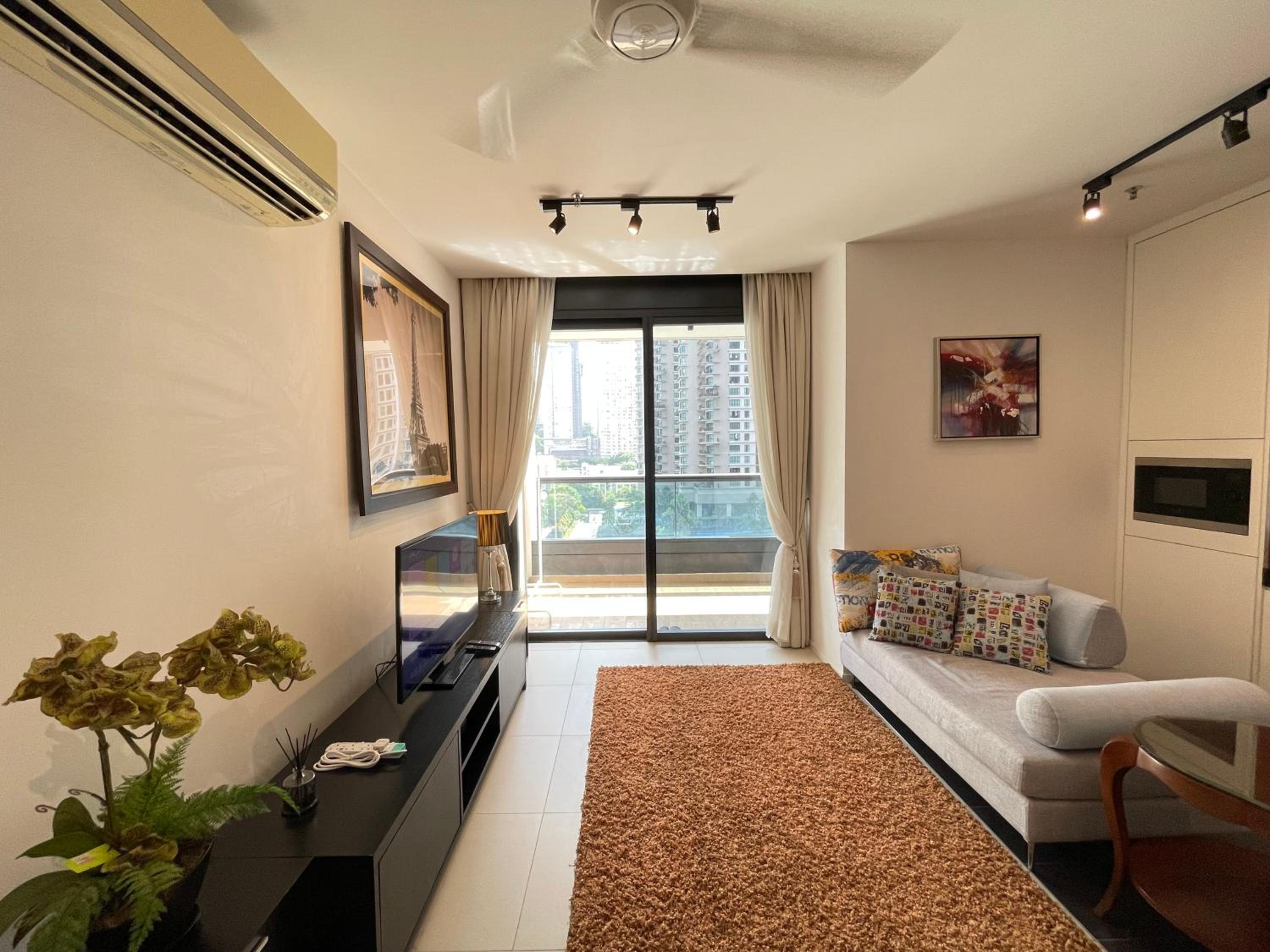 2 Bedrooms, Suite, 2 Bathrooms