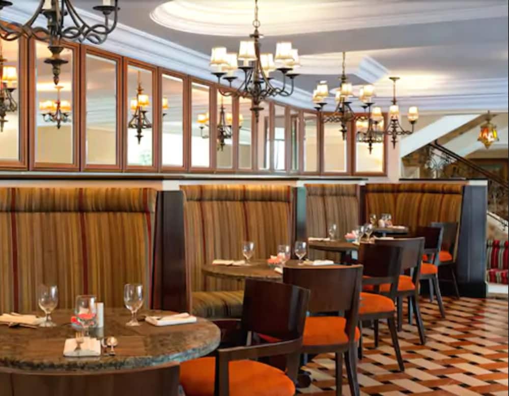 restaurant cafeteria