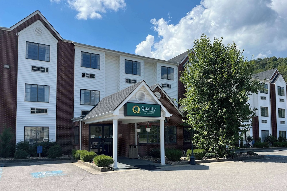 Quality Inn & Suites Prestonsburg next to Mountain Arts Center 2/42