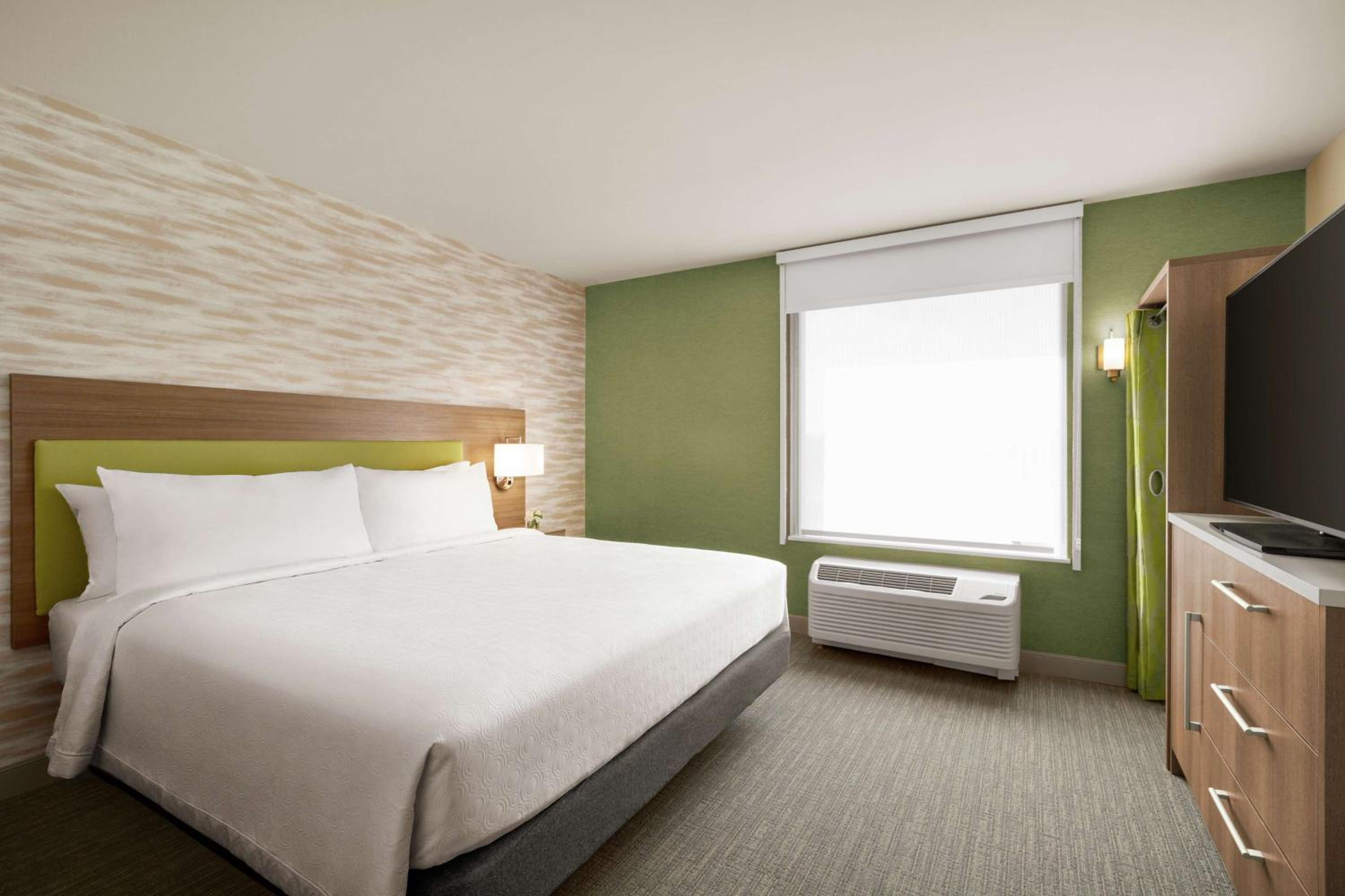 1 BEDROOM, SUITE, KING BED