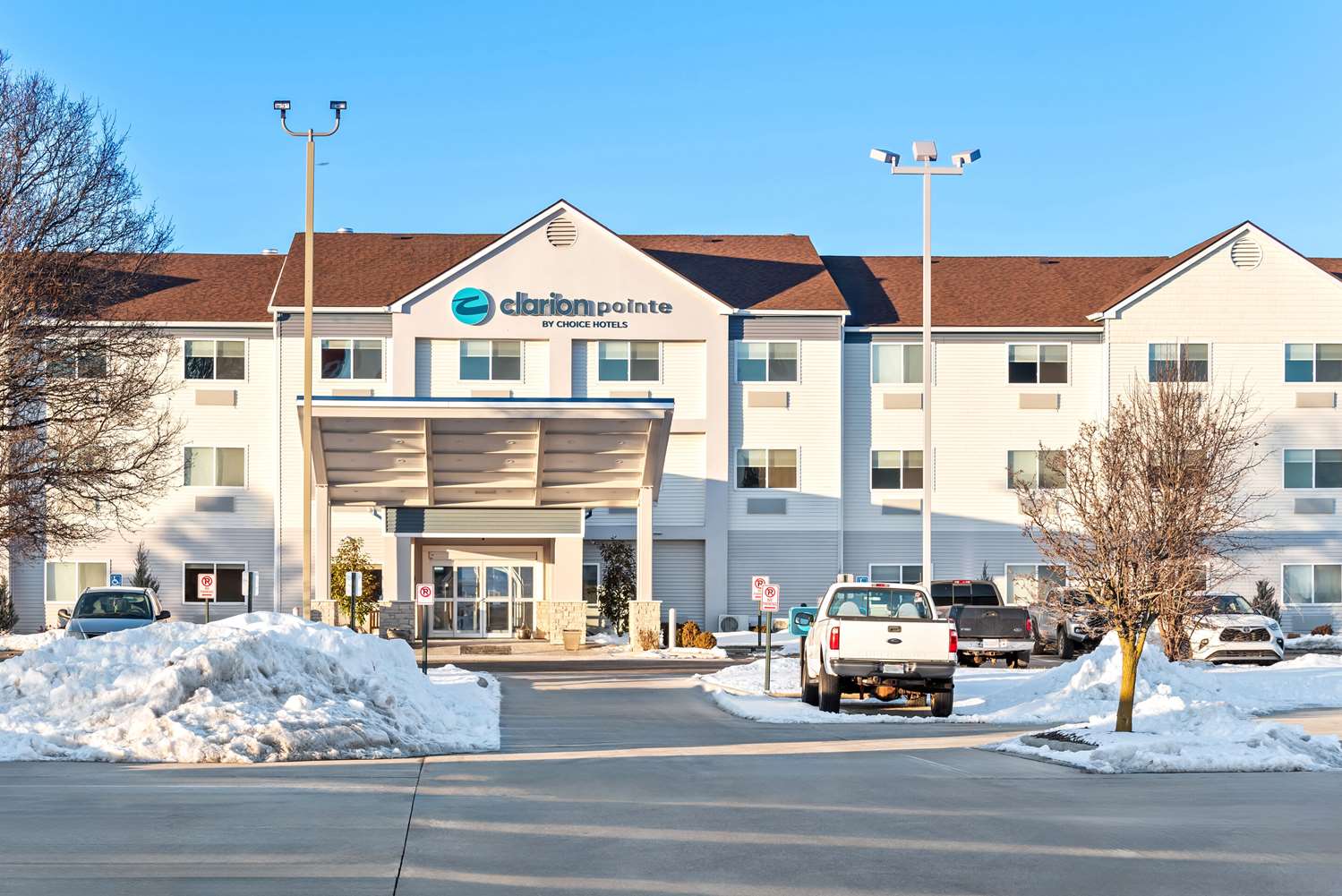 Clarion Pointe Mattoon Near University 24/27