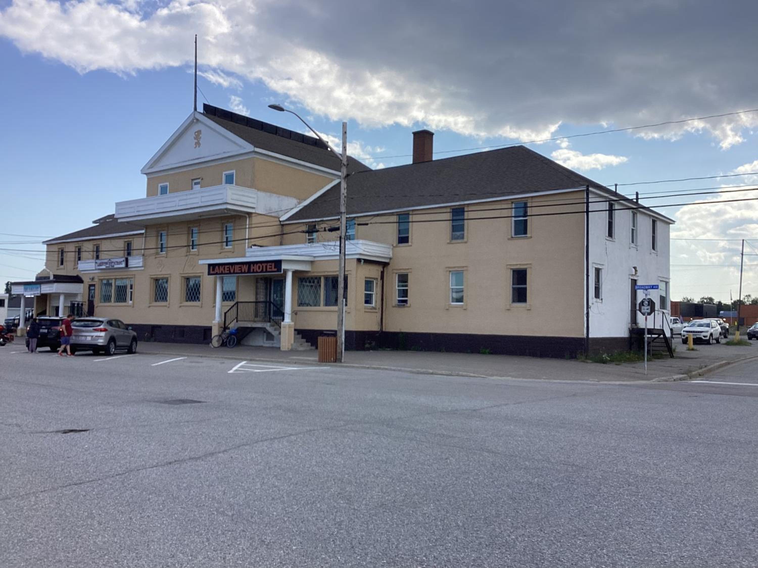 Lakeview Hotel 28/33