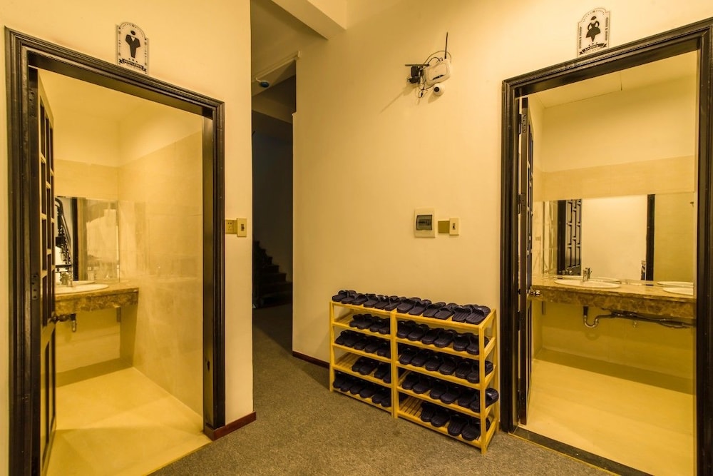 Amona Hotel 50/50