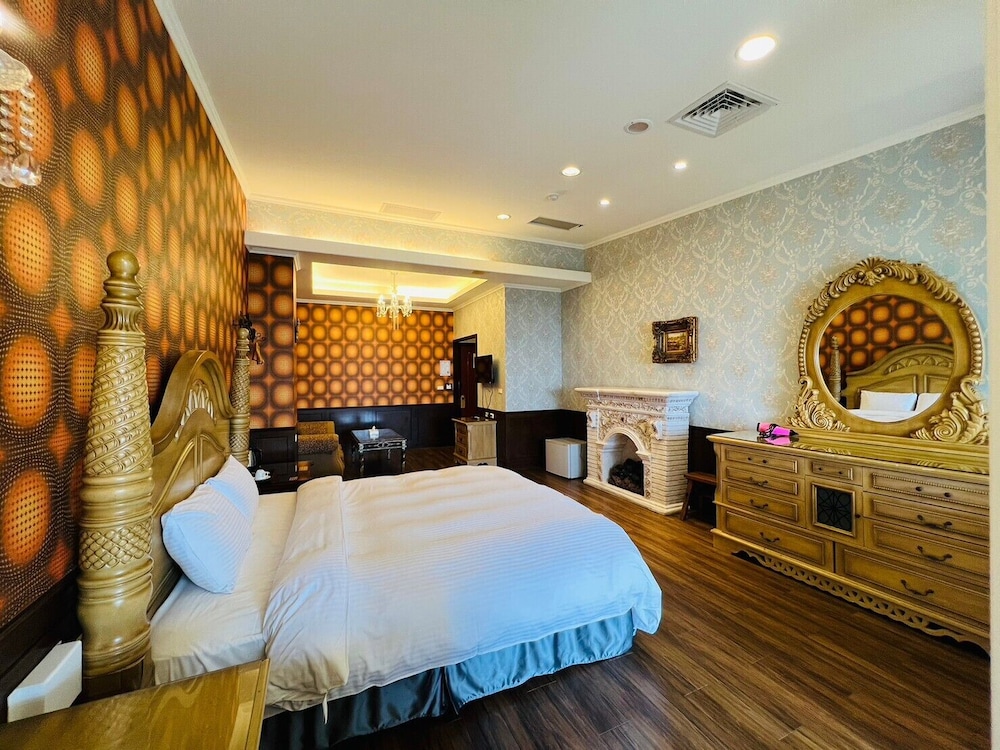 DELUXE, DOUBLE BED
