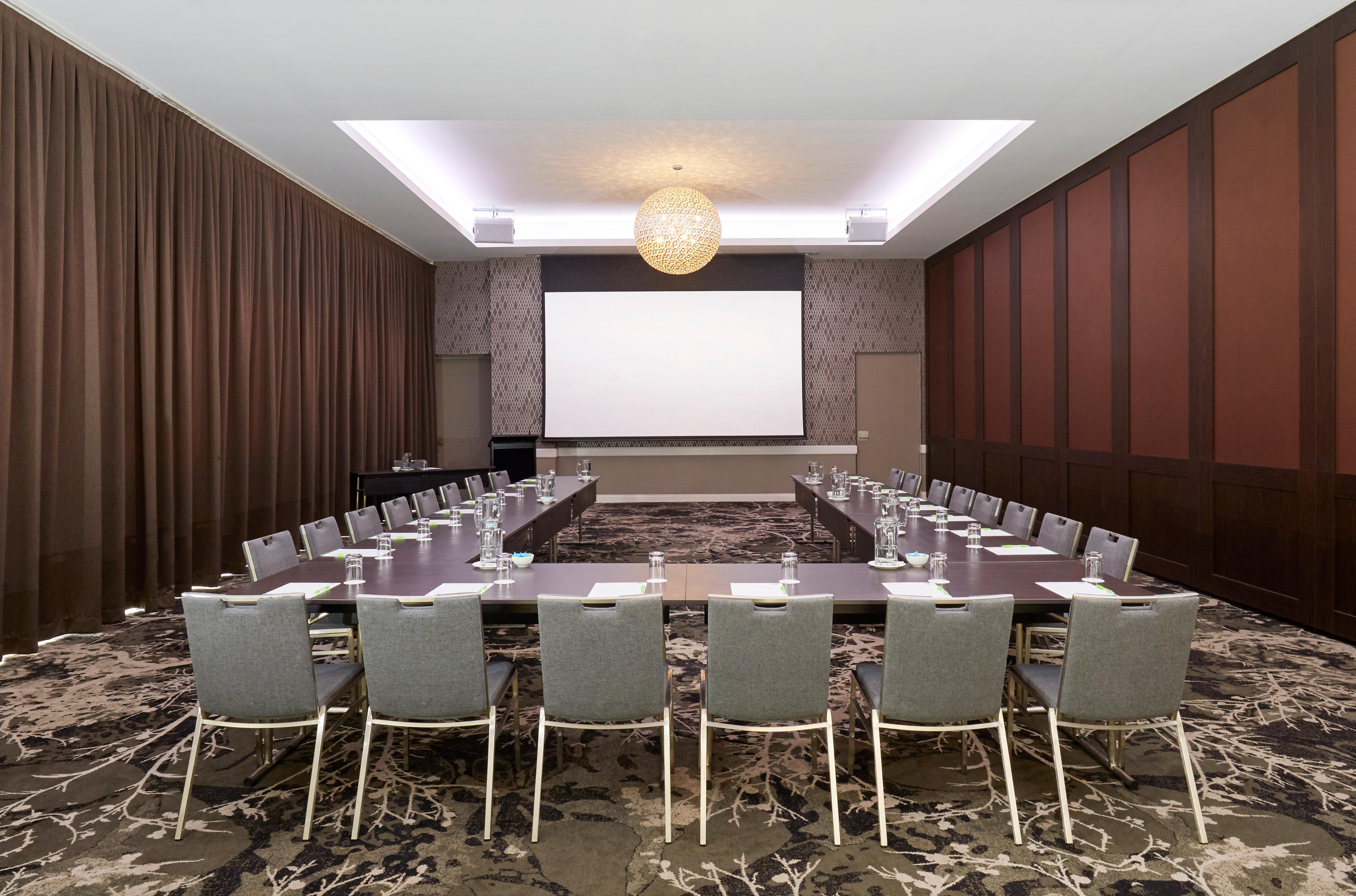 Holiday Inn Warwick Farm 50/69