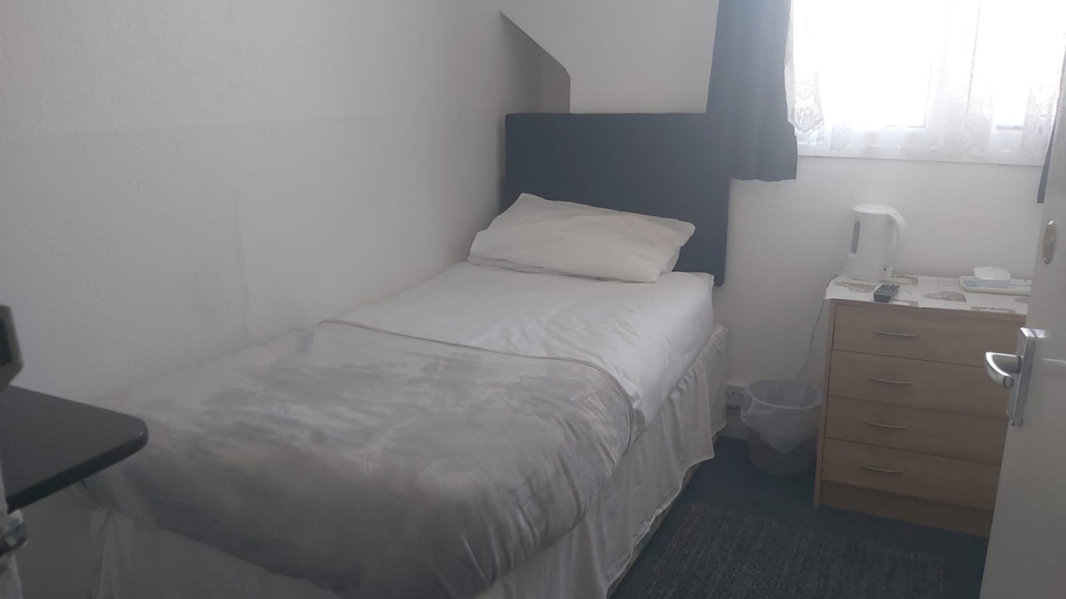 Room at OYO Tudor Lodge - Redcar Beach, REDCAR AND CLEVELAND