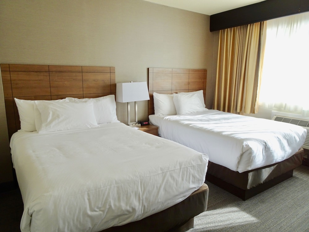 Quality Hotel Dorval Aeroport 7/59